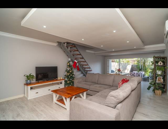 2 BEDROOM DUPLEX FOR SALE IN UMHLANGA CENTRAL